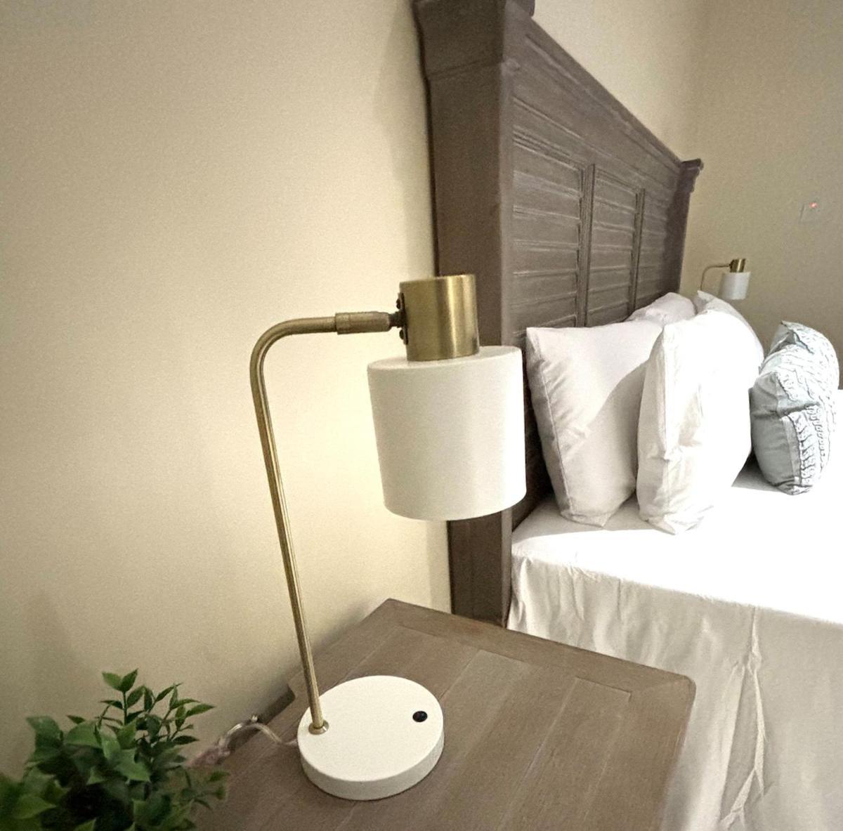 קינגסטון One Bedroom City Apartment With Pool מראה חיצוני תמונה