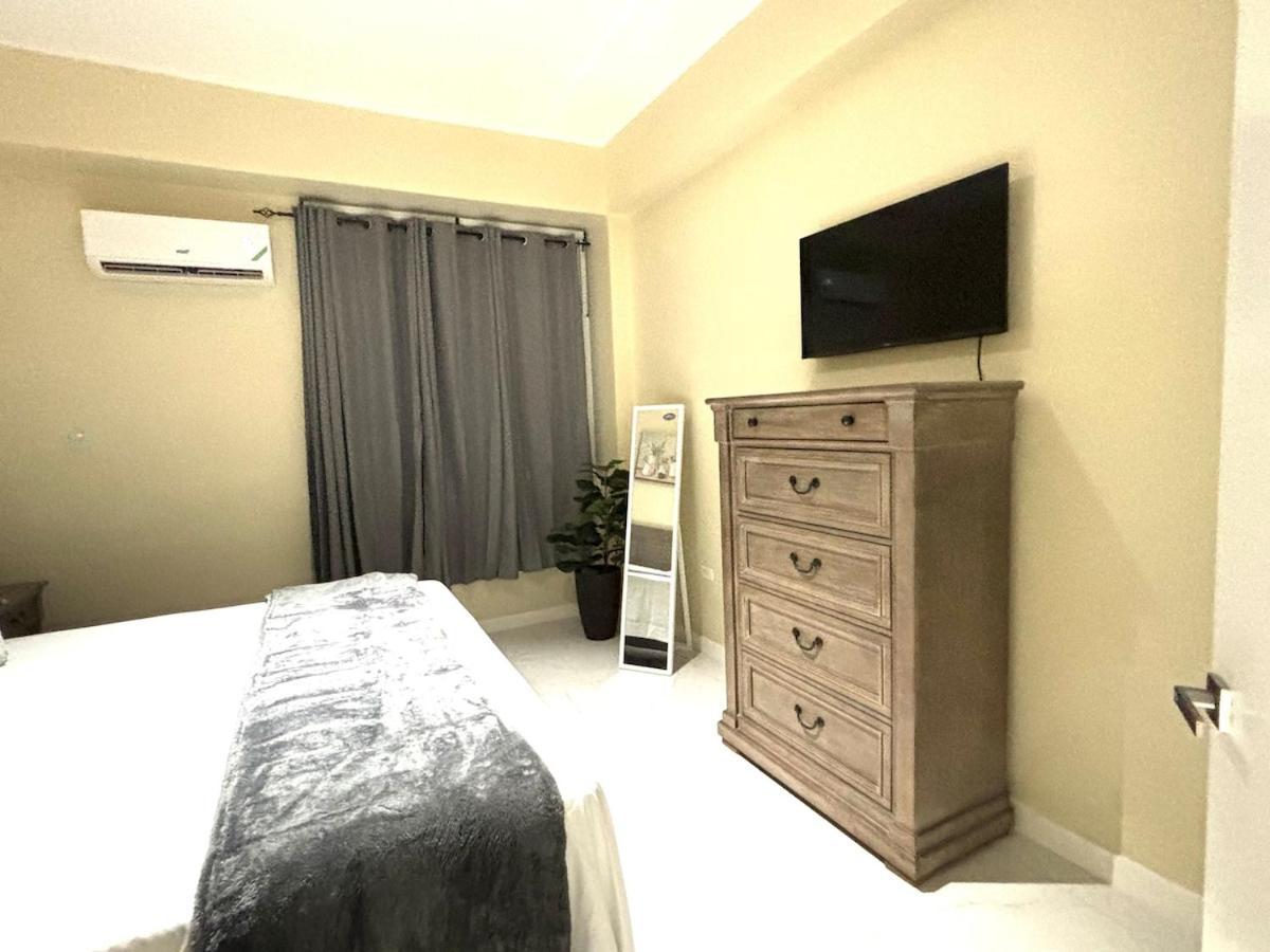 קינגסטון One Bedroom City Apartment With Pool מראה חיצוני תמונה