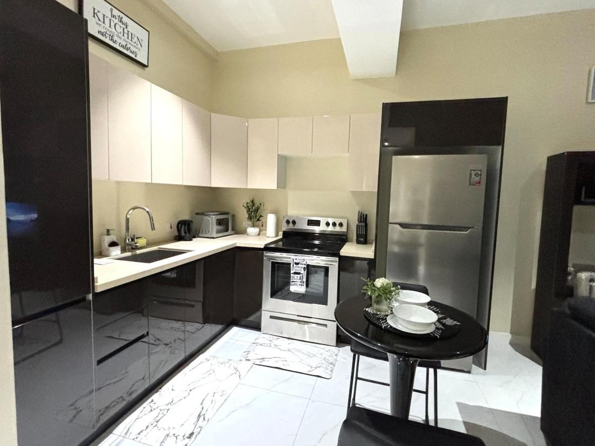 קינגסטון One Bedroom City Apartment With Pool מראה חיצוני תמונה