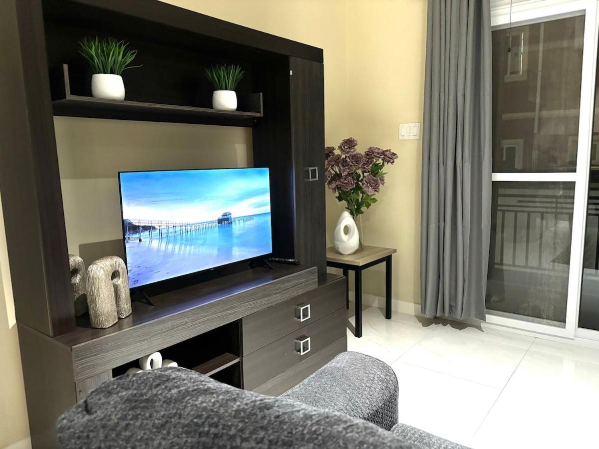 קינגסטון One Bedroom City Apartment With Pool מראה חיצוני תמונה